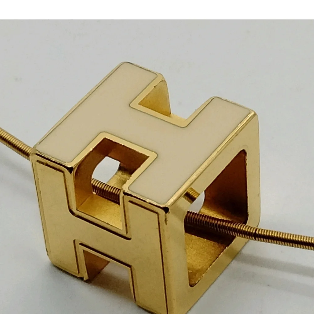 HERMES Gold and Cream Pendant Necklace PREOWNED - Picture 5 of 6